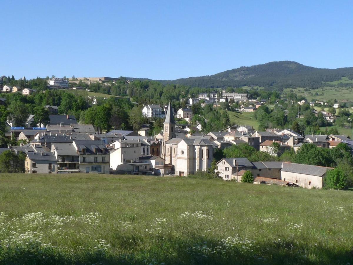 Charmant Appartement Dans Le Village/Coqueto Apartamento En El Pueblecito La Cabanasse Esterno foto