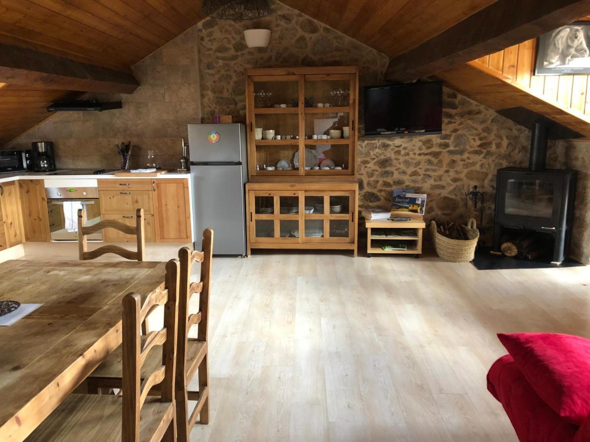 Charmant Appartement Dans Le Village/Coqueto Apartamento En El Pueblecito La Cabanasse Esterno foto